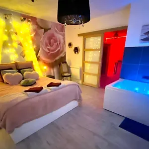 Love hôtel Cosy&spa Luxe Jacuzzi Sauna Cristal, Avignon